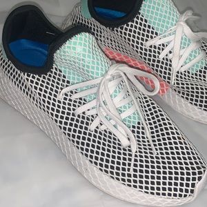 Adidas Deerupt Runner b28076 size 10.5. White
